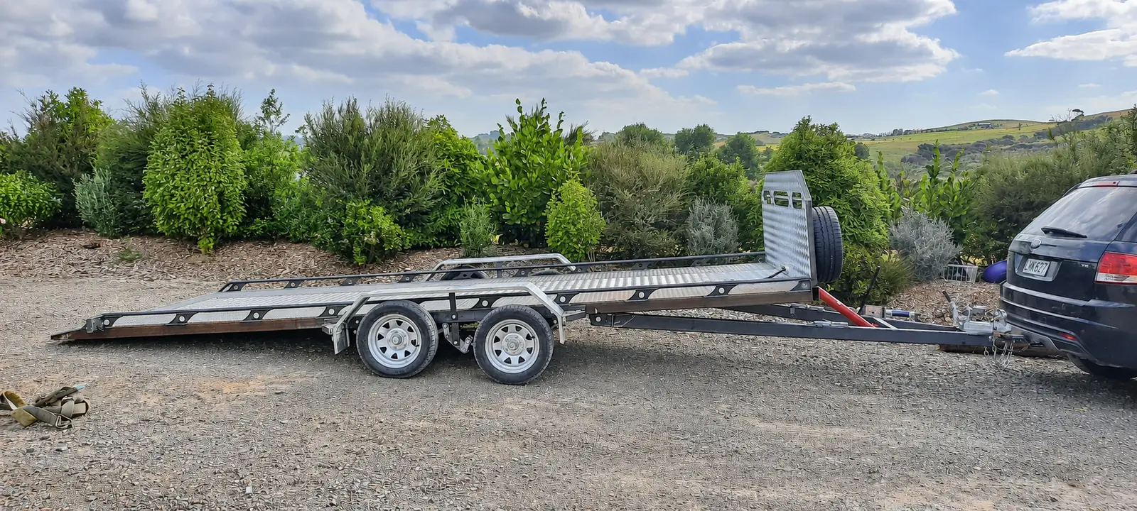 Tandem flatbed trailer