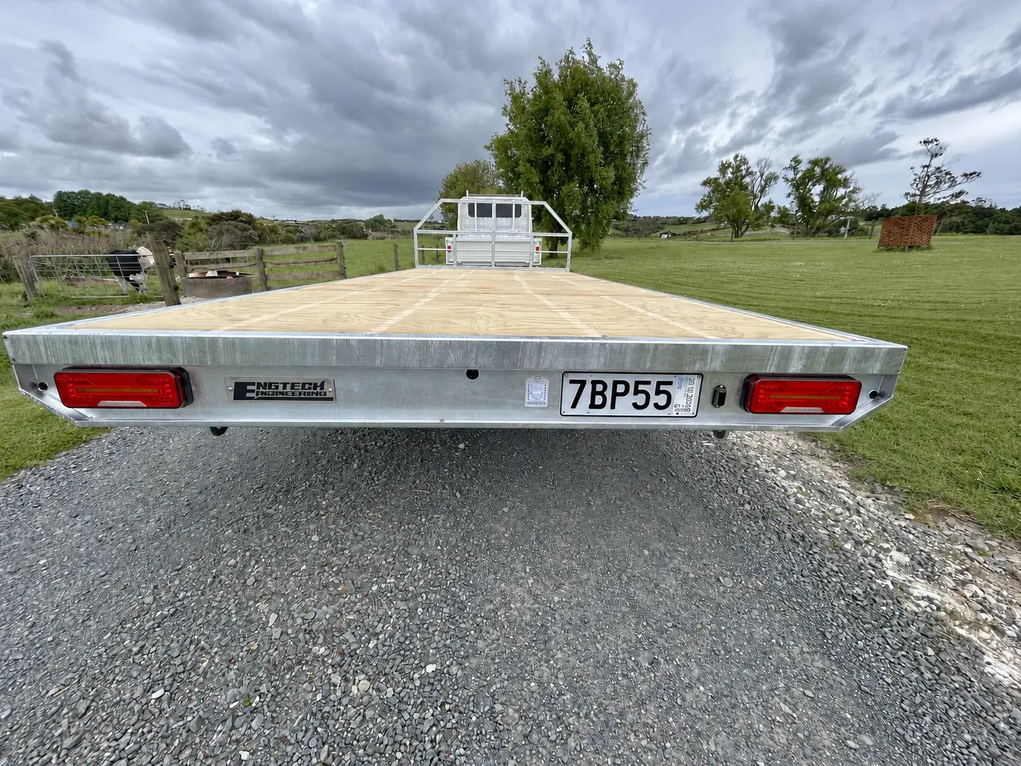 Flatbed trailer