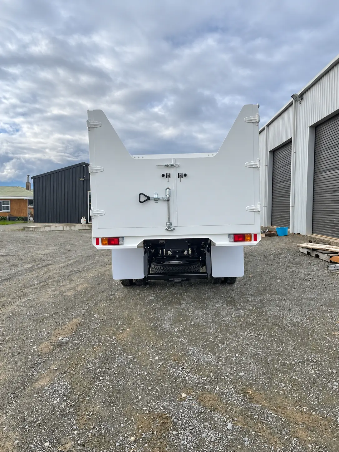 Truck body viewed from the rear
