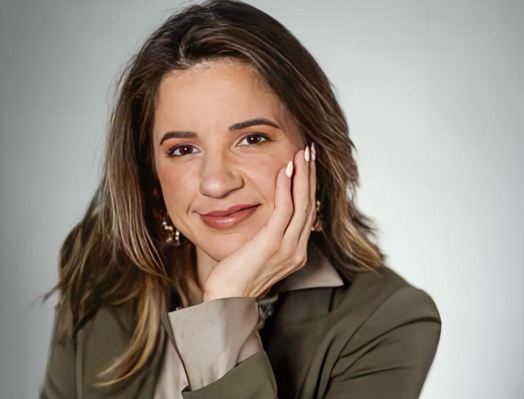 As the founder and ambassador of The Hearing Bridge Movement, Natasha supports others with diverse hearing experiences to reclaim their voice, embrace who they are without apology, and , and build deeper, more authentic connection in their lives — speaking without fear, loving without hiding, and living in the truth of their being.