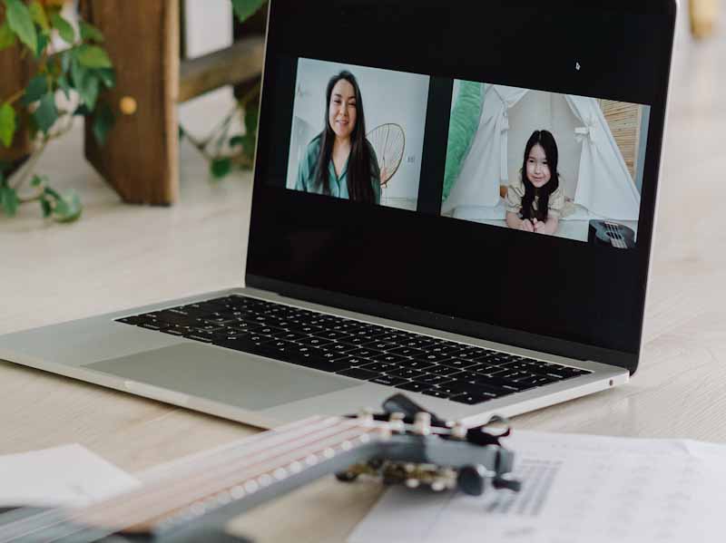 Ukulele lesson scene 1