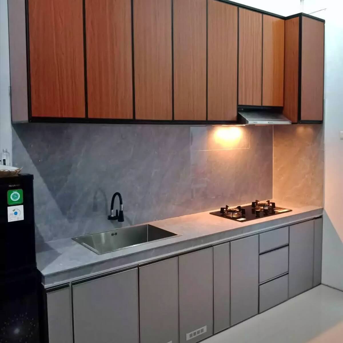 Kitchen set aluminium minimalis modern motif kayu