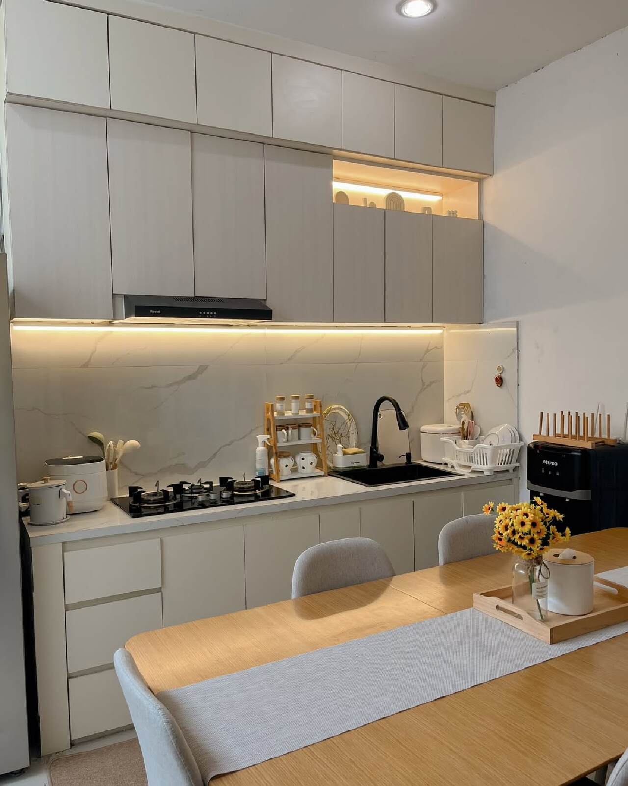 Kitchen set minimalis warna putih