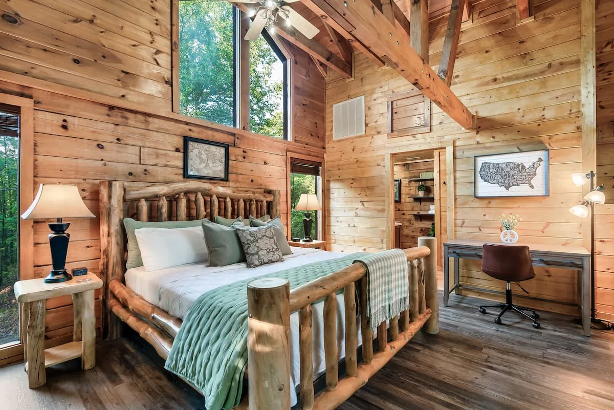Open Loft Suite: King bed, upper level