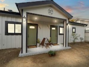 {{ custom_values.service_2 }} in {{custom_values.area_1})