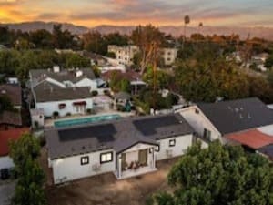 {{ custom_values.service_1 }} in {{custom_values.area_2})