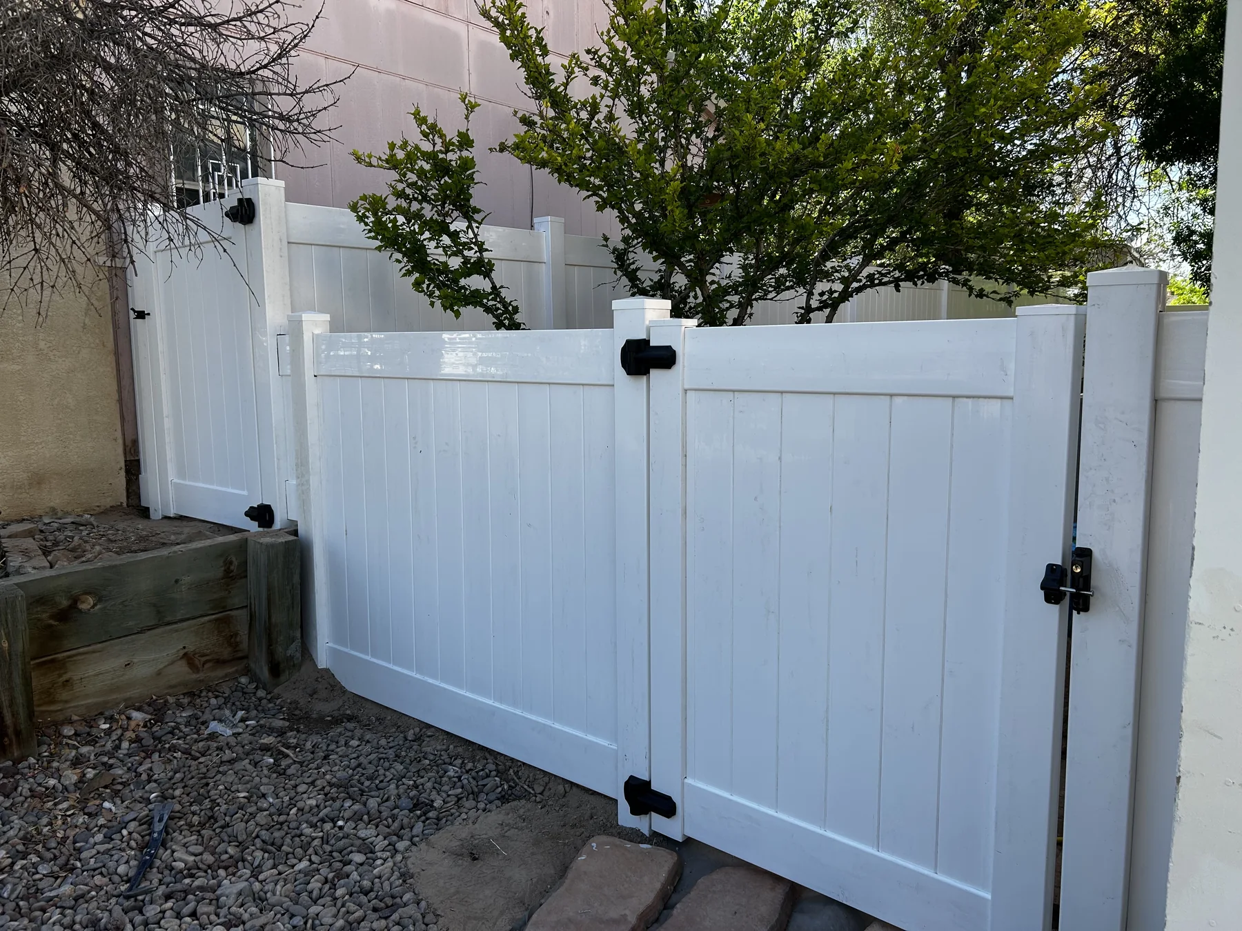 White double privacy gate