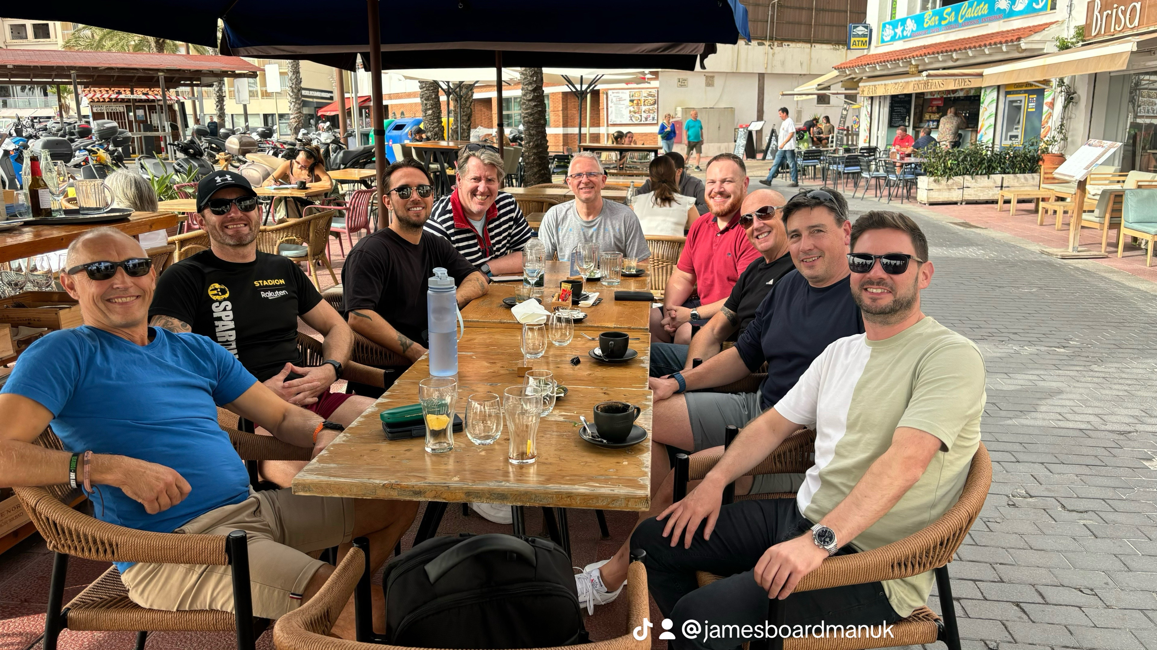 Top 1% Club members sharing the optional pre-meet dinner