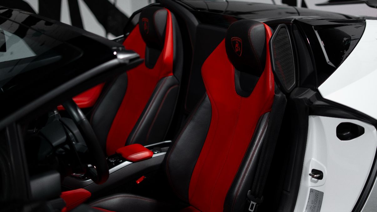 White Lamborghini Huracan Spyder interior