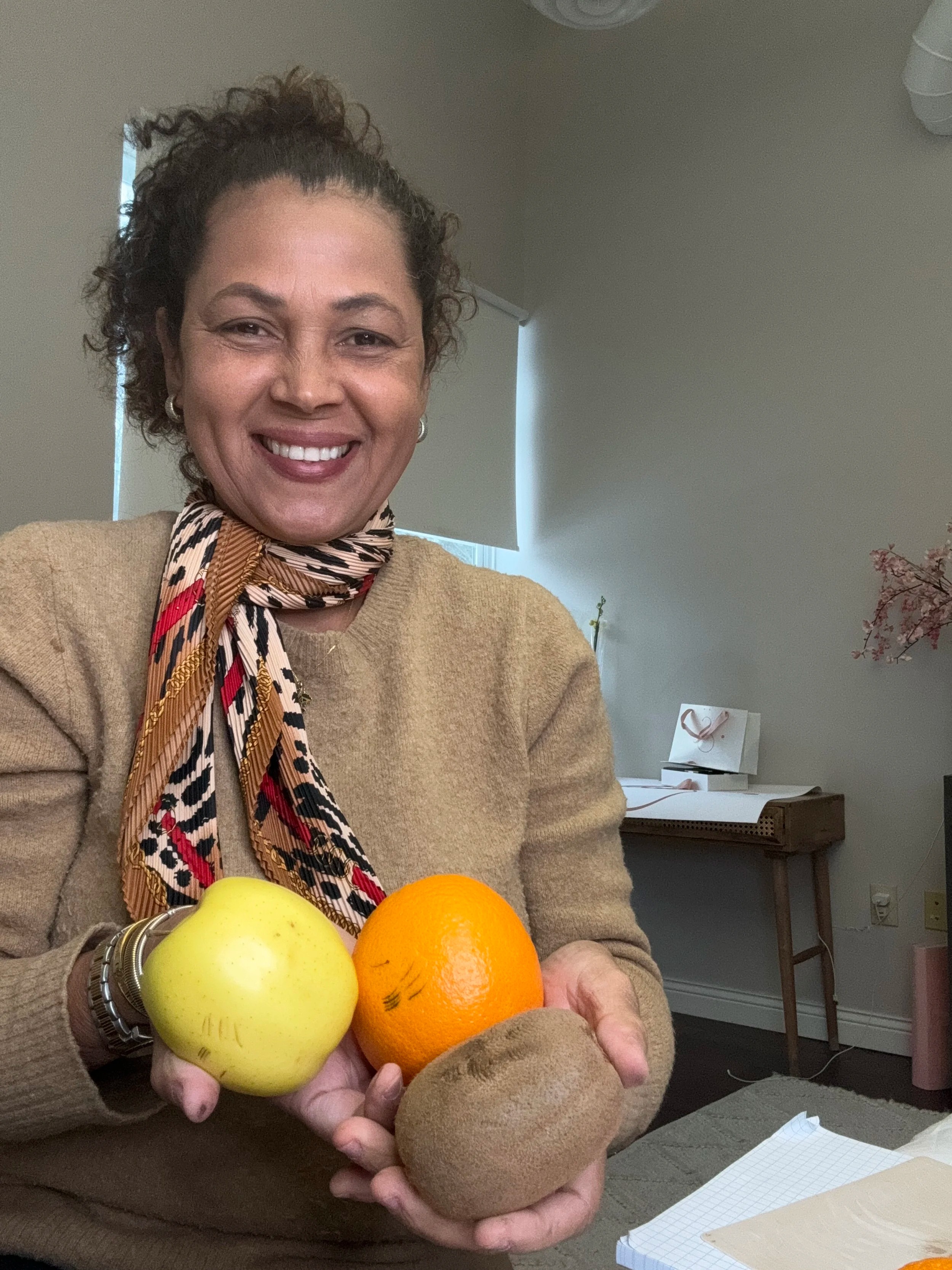 Lucia Santana explaining brow healing