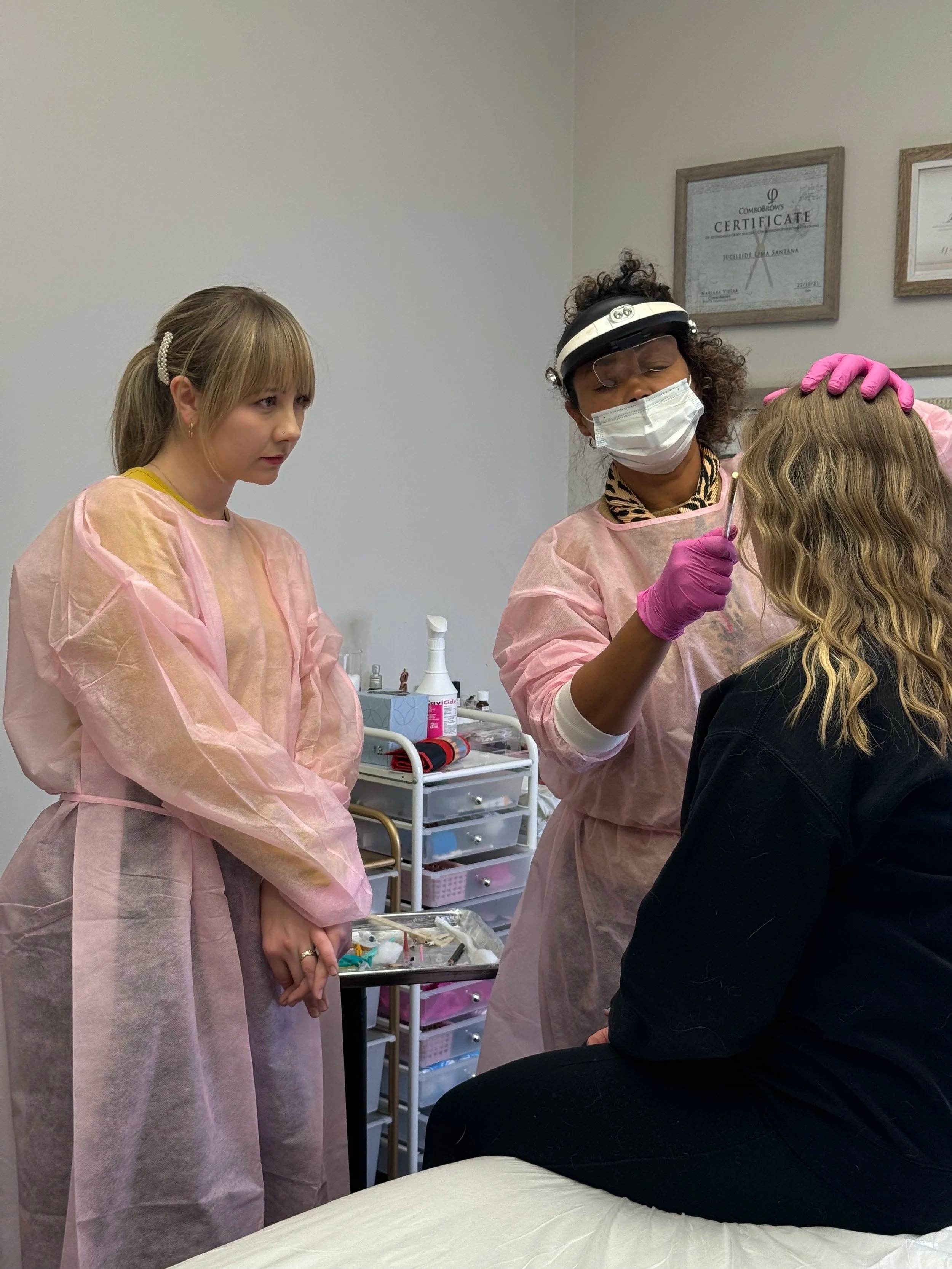 Mapping the eyebrow shape before the procedure