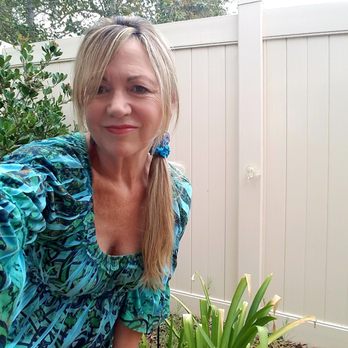 Debbie R.