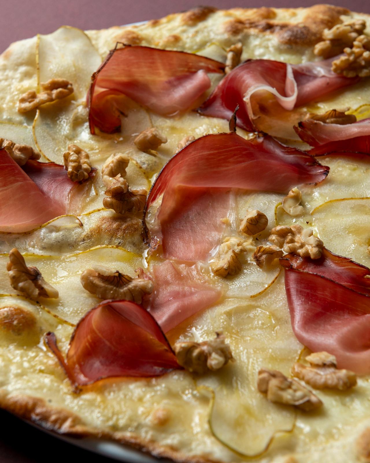 Pizza sfornata Mani in Pasta