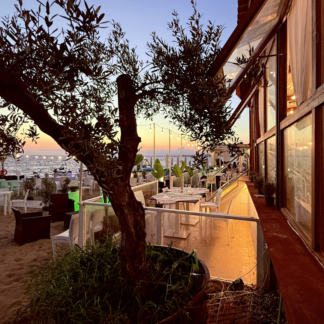 Atmosfera serale vista mare al Golden Beach