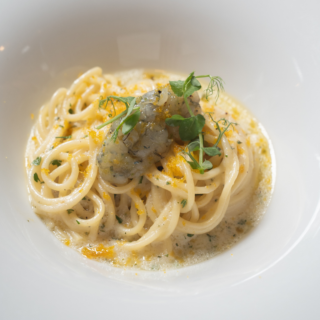 Spaghetti con burro al limone e tartare di gambero rosso