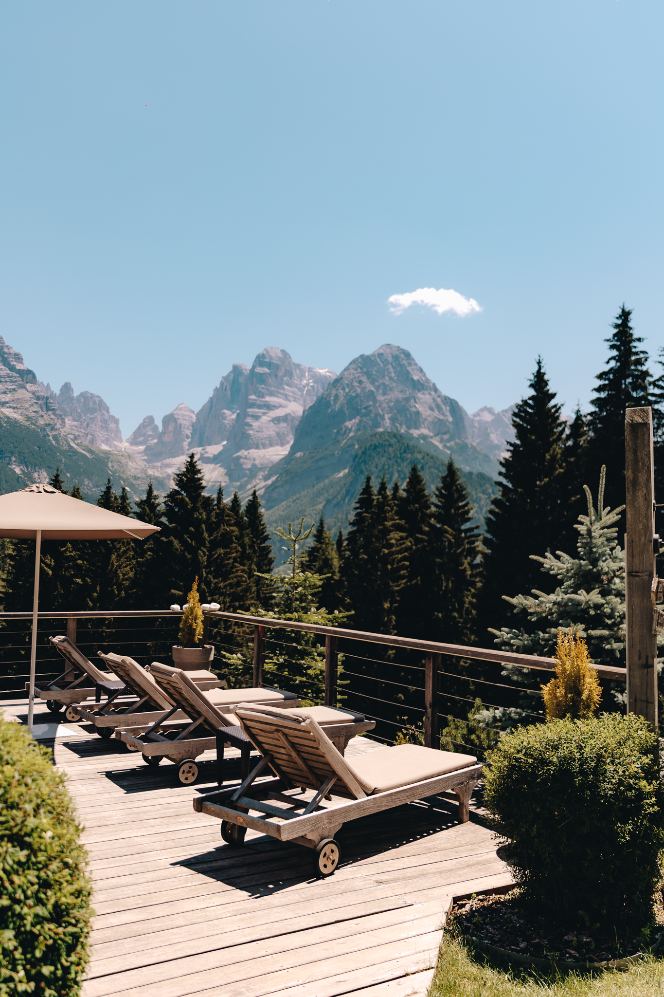 Terrazza relax della SPA affacciata sulle Dolomiti
