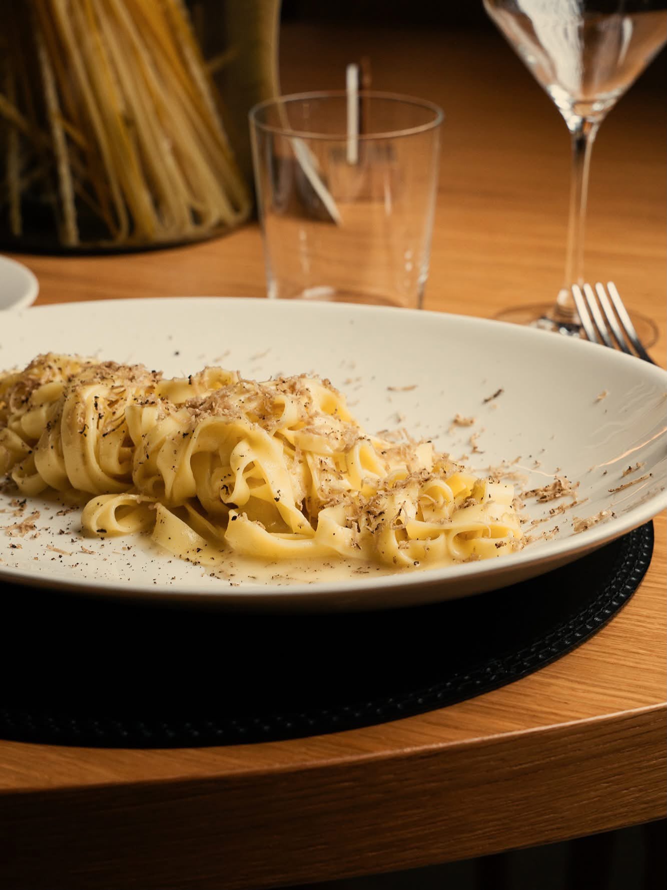 Tagliatelle con scaglie di tartufo, servite al Ristorante MO
