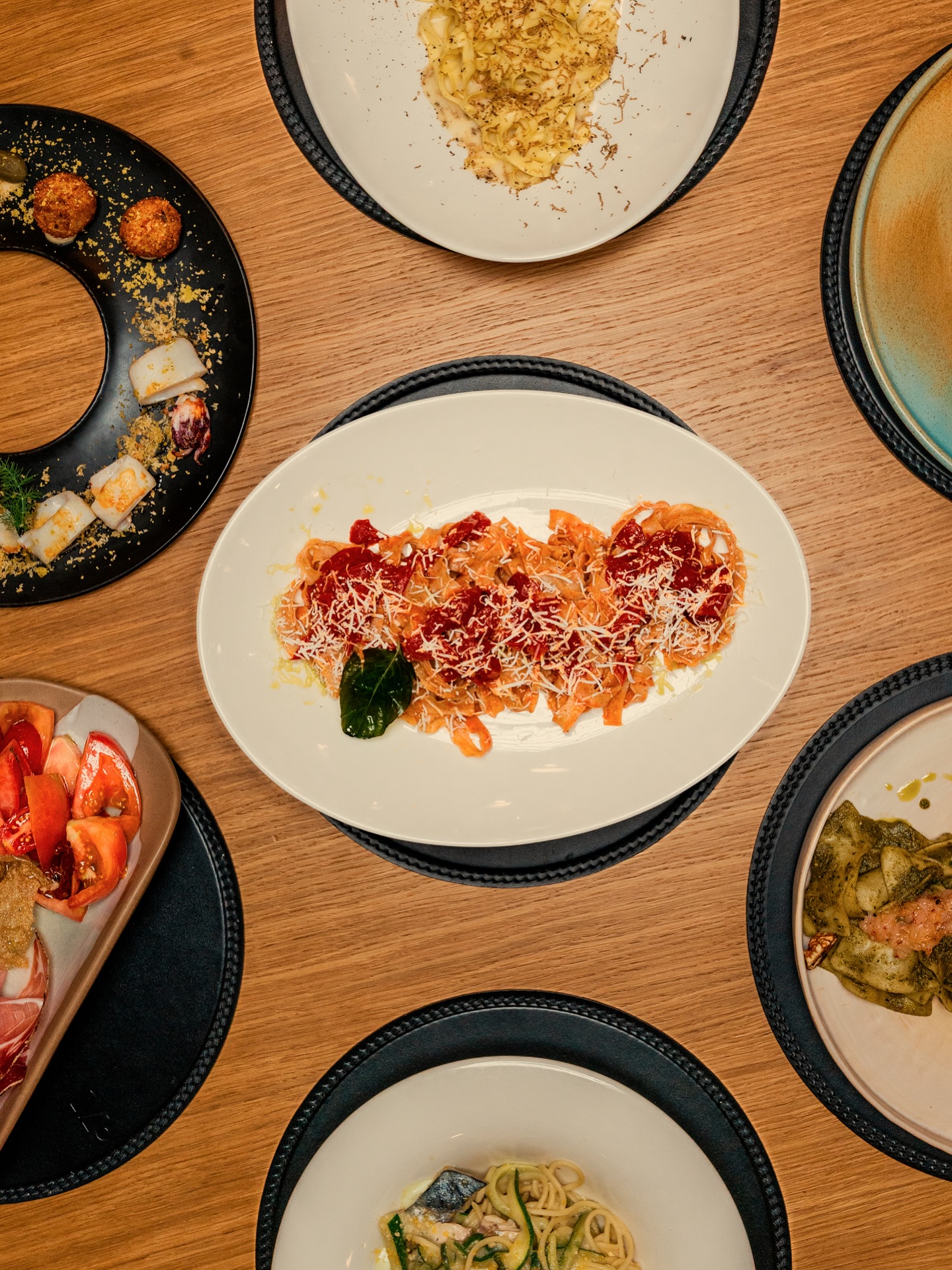 Interni e piatti del Ristorante MO