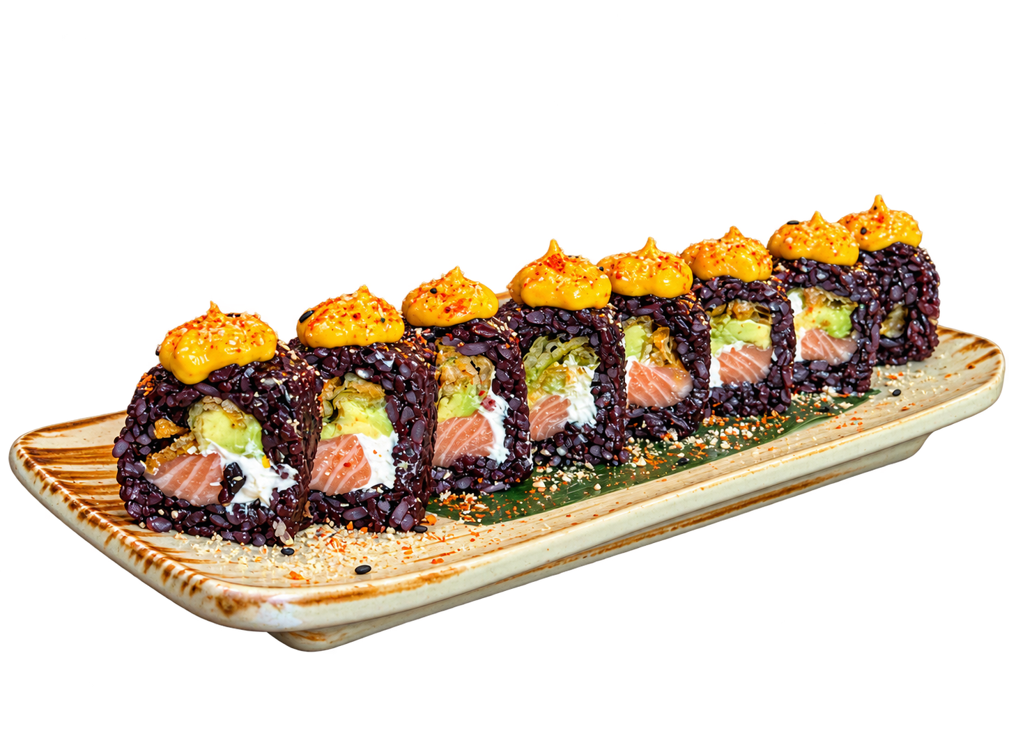 Il Maki di Ottobre Wabi, con salmone e crema di zucca, servito su un piatto in ceramica