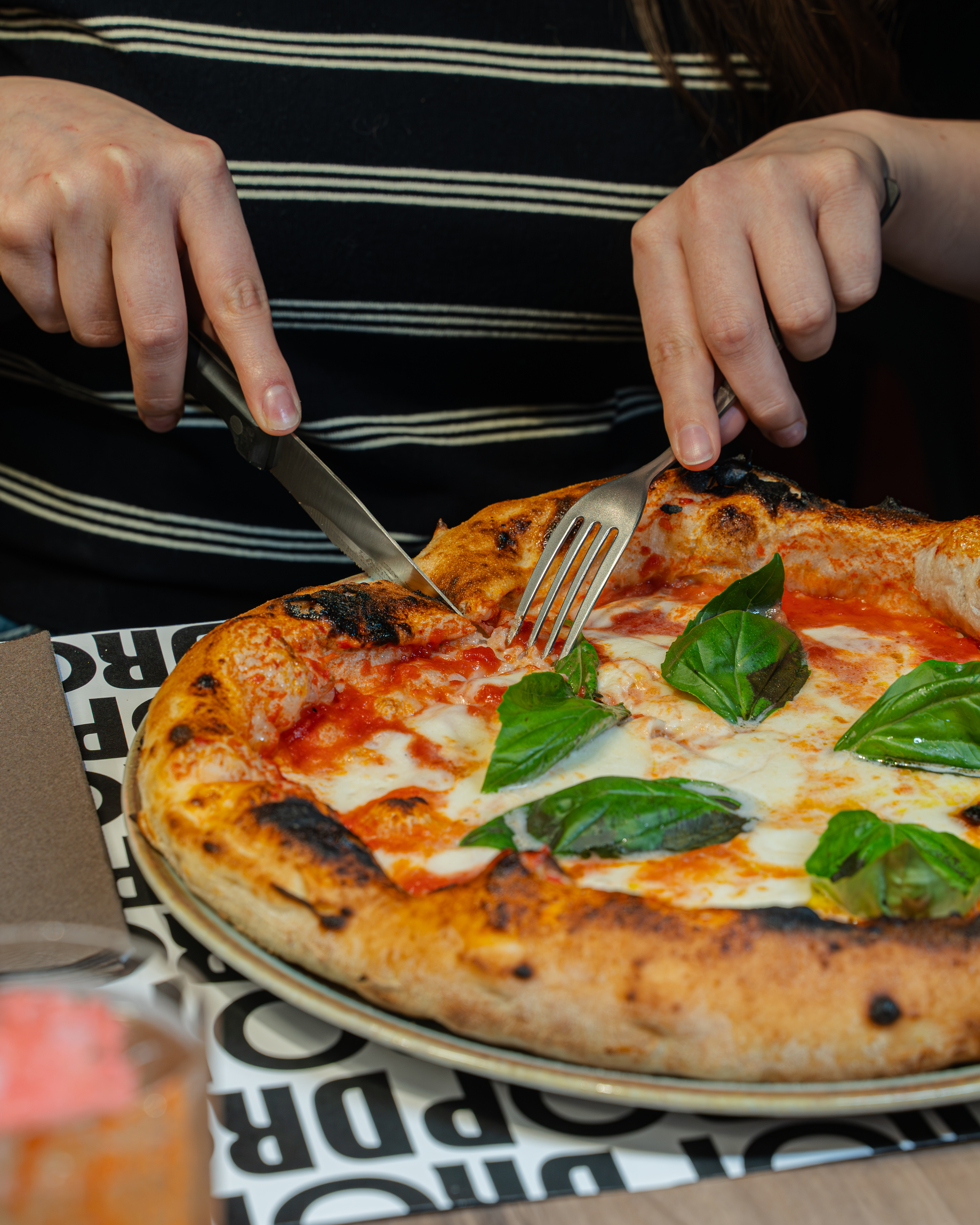 Santosugo, pizza e cocktail pronti al tavolo da DROP