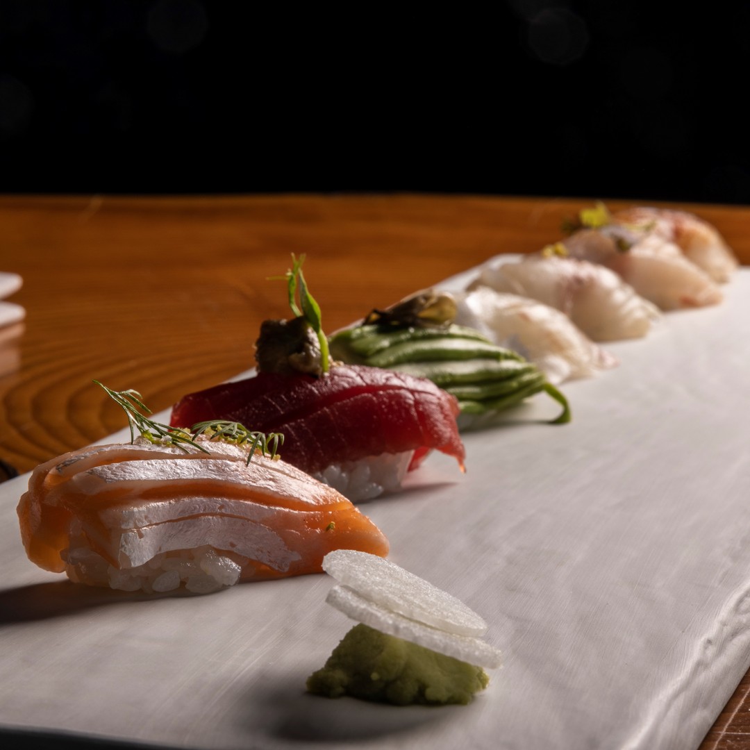 Nigiri MU Fish con diverse varietà di pesce
