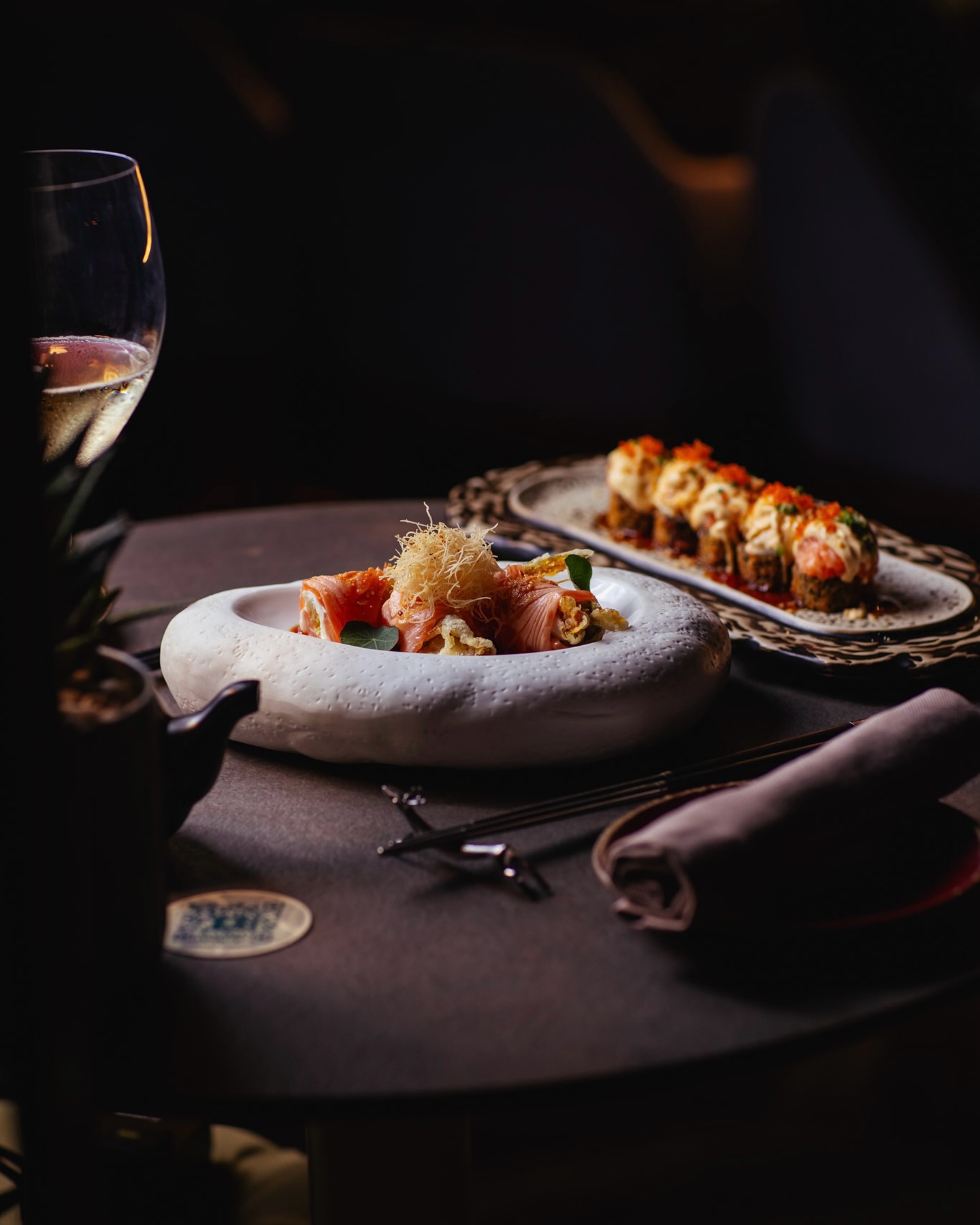 Piatti fusion serviti al tavolo