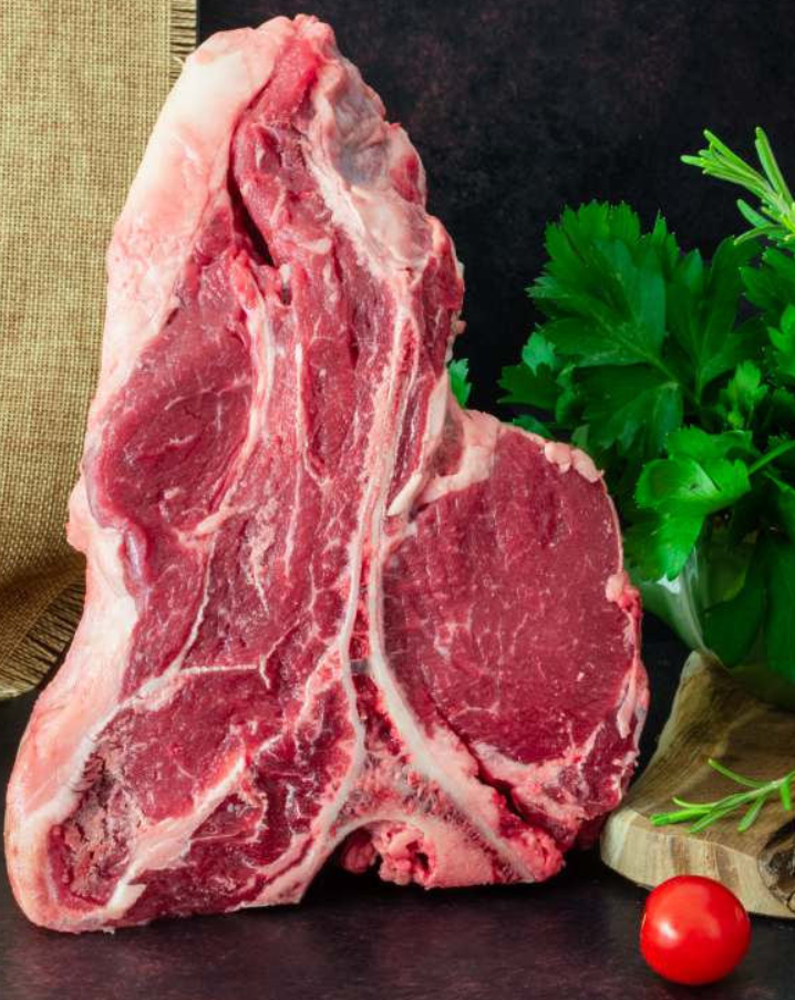 Taglio di carne di bufalo dal colore rosso vivo.