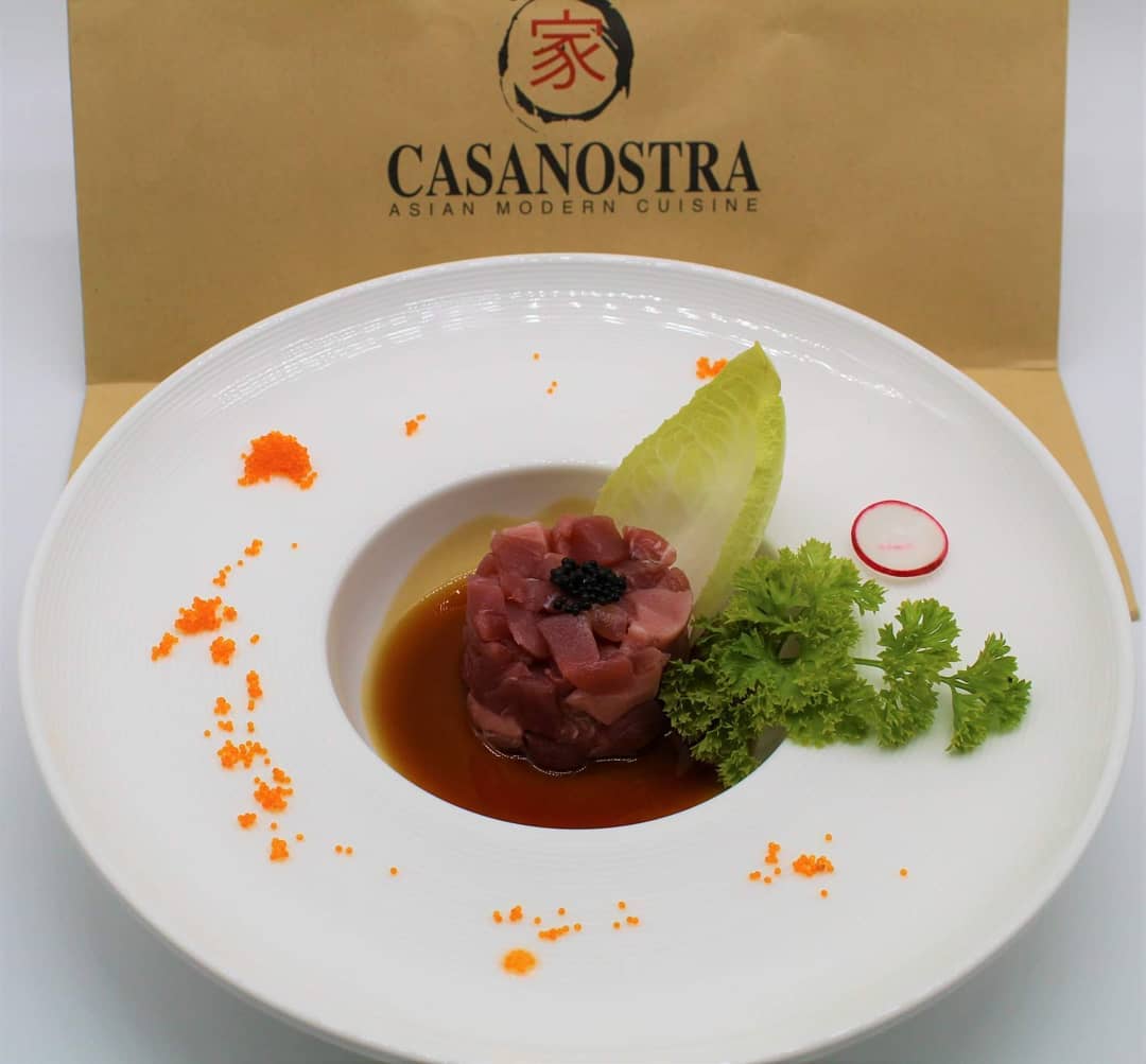 Tartare di tonno rosso con salsa e verdure