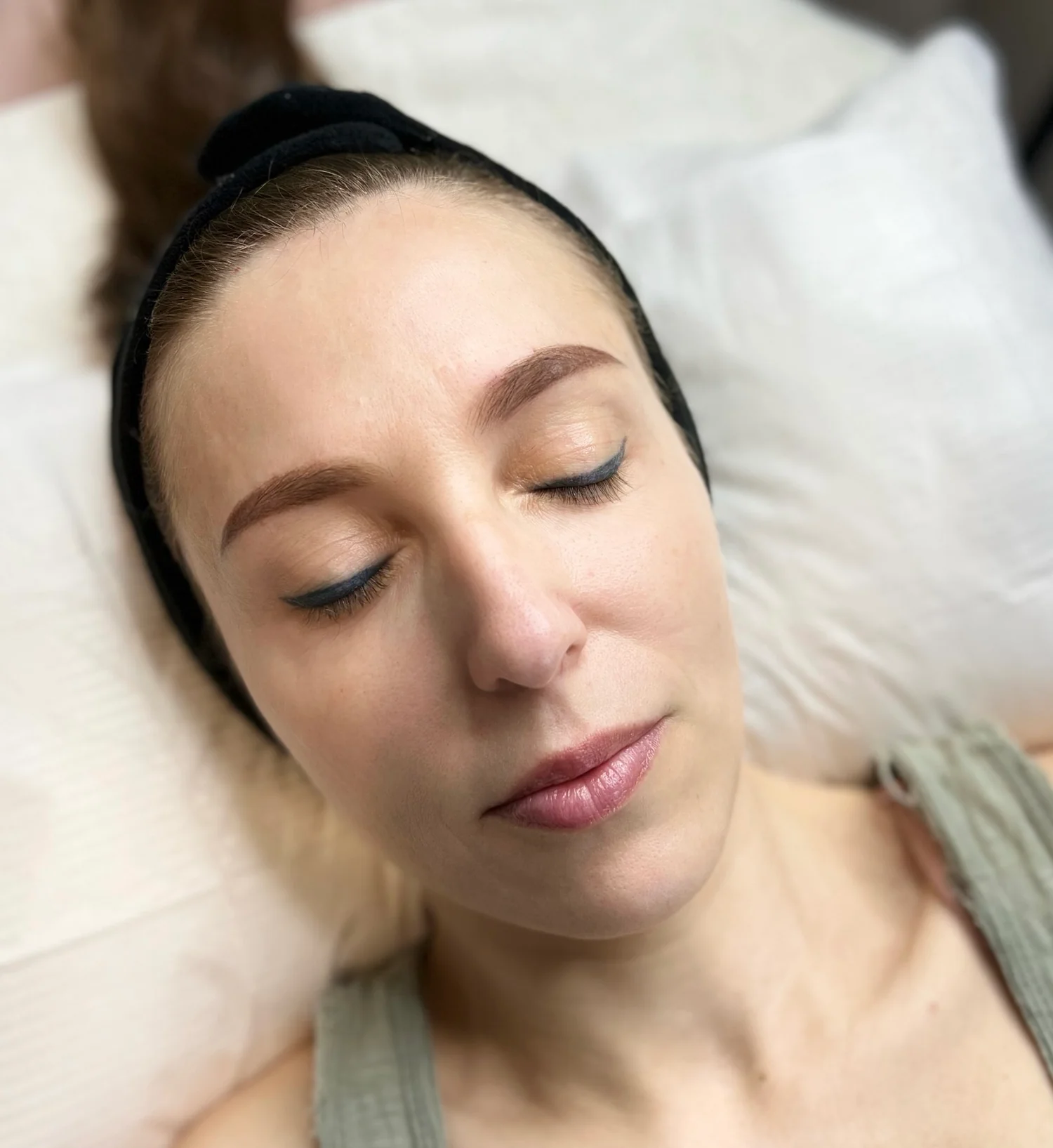 Public Ombre brow portrait, original aspect ratio