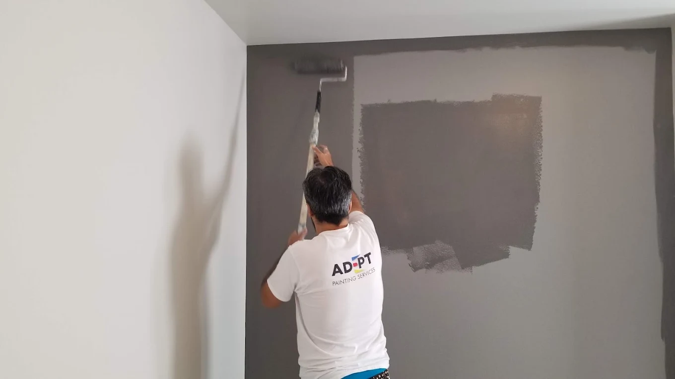 Floor tile installation with leveling clips