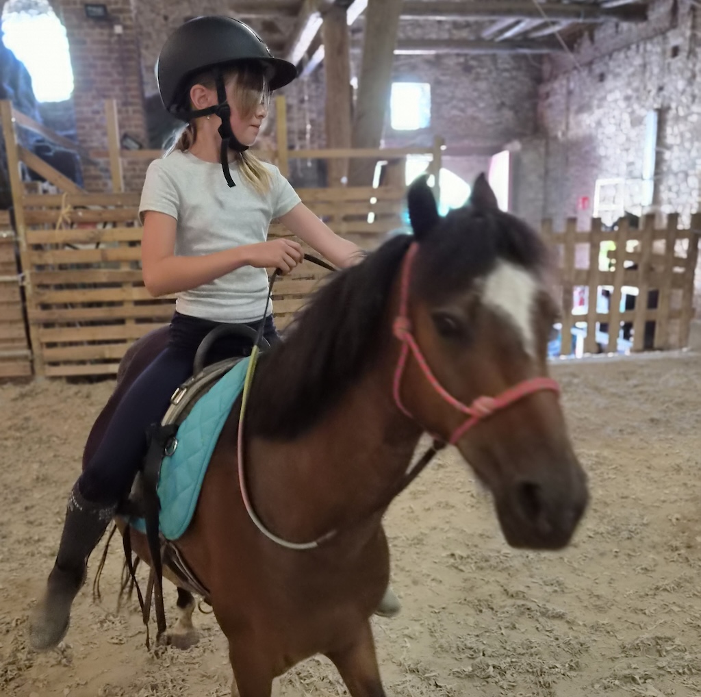 Enfants de 5 à 7 ans en stage à la ferme