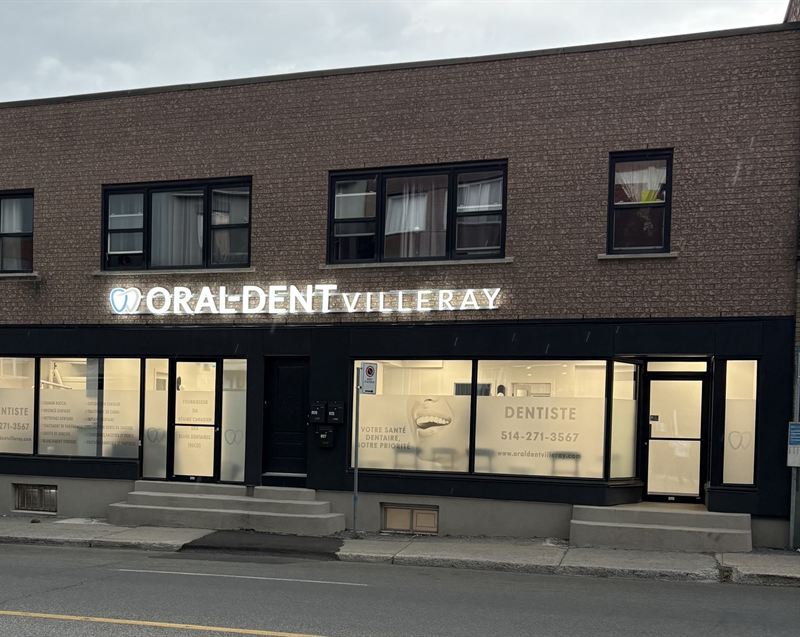La façade d'Oral-Dent Villeray au 8127 rue St-Hubert, avec l'enseigne