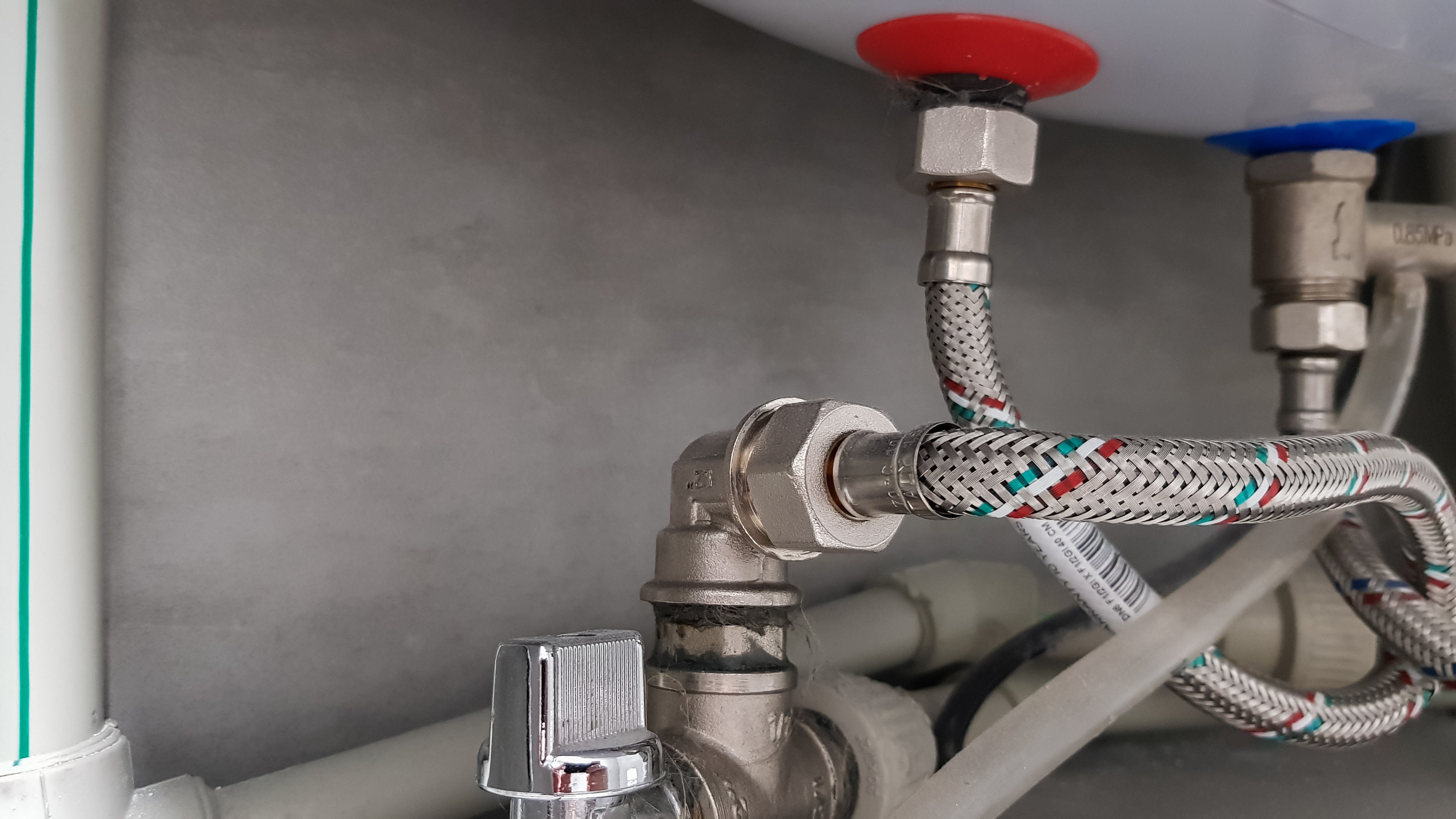 Water heater hot and cold supply line connections