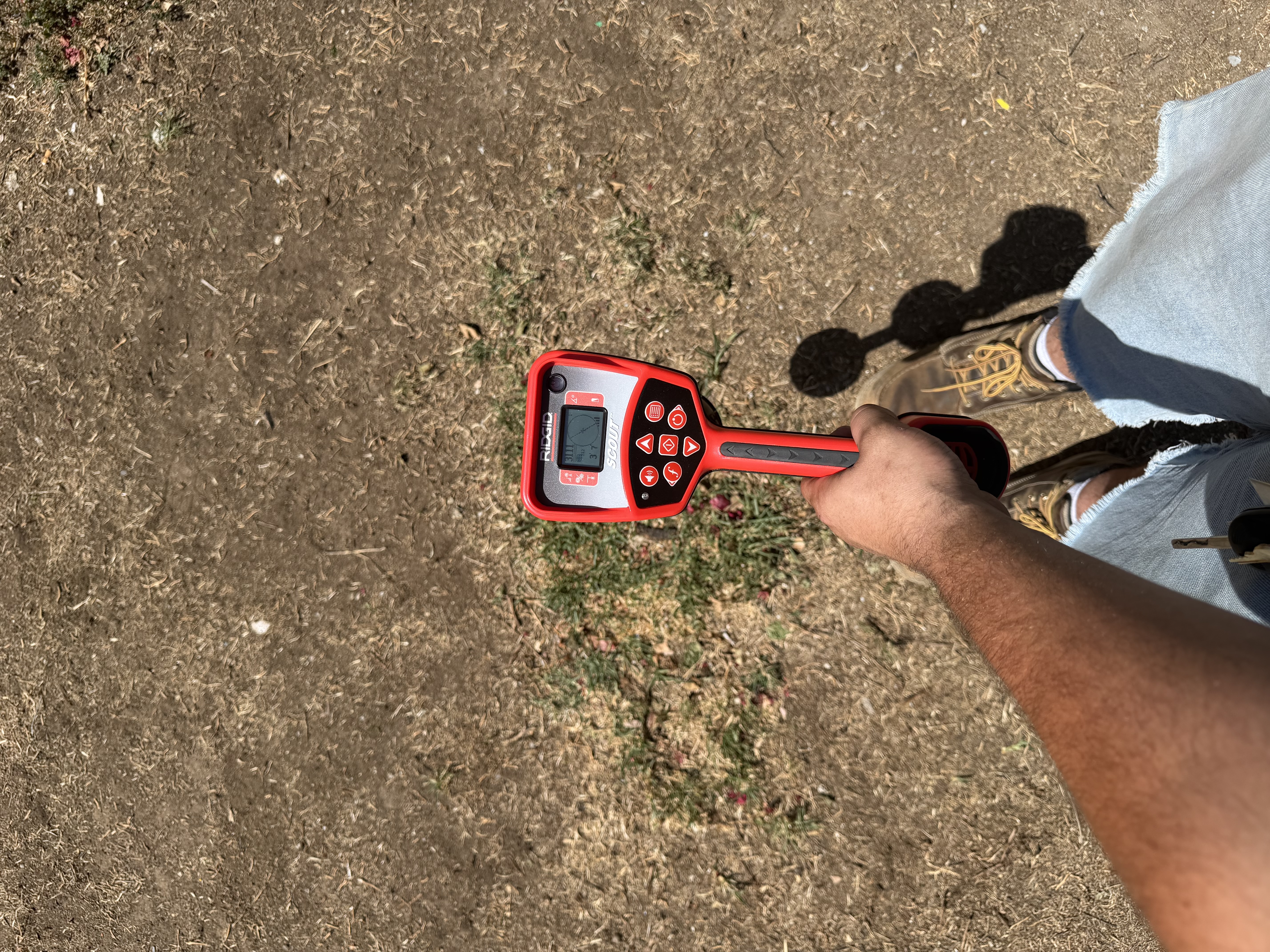 Pipe and cable locator used for underground leak detection