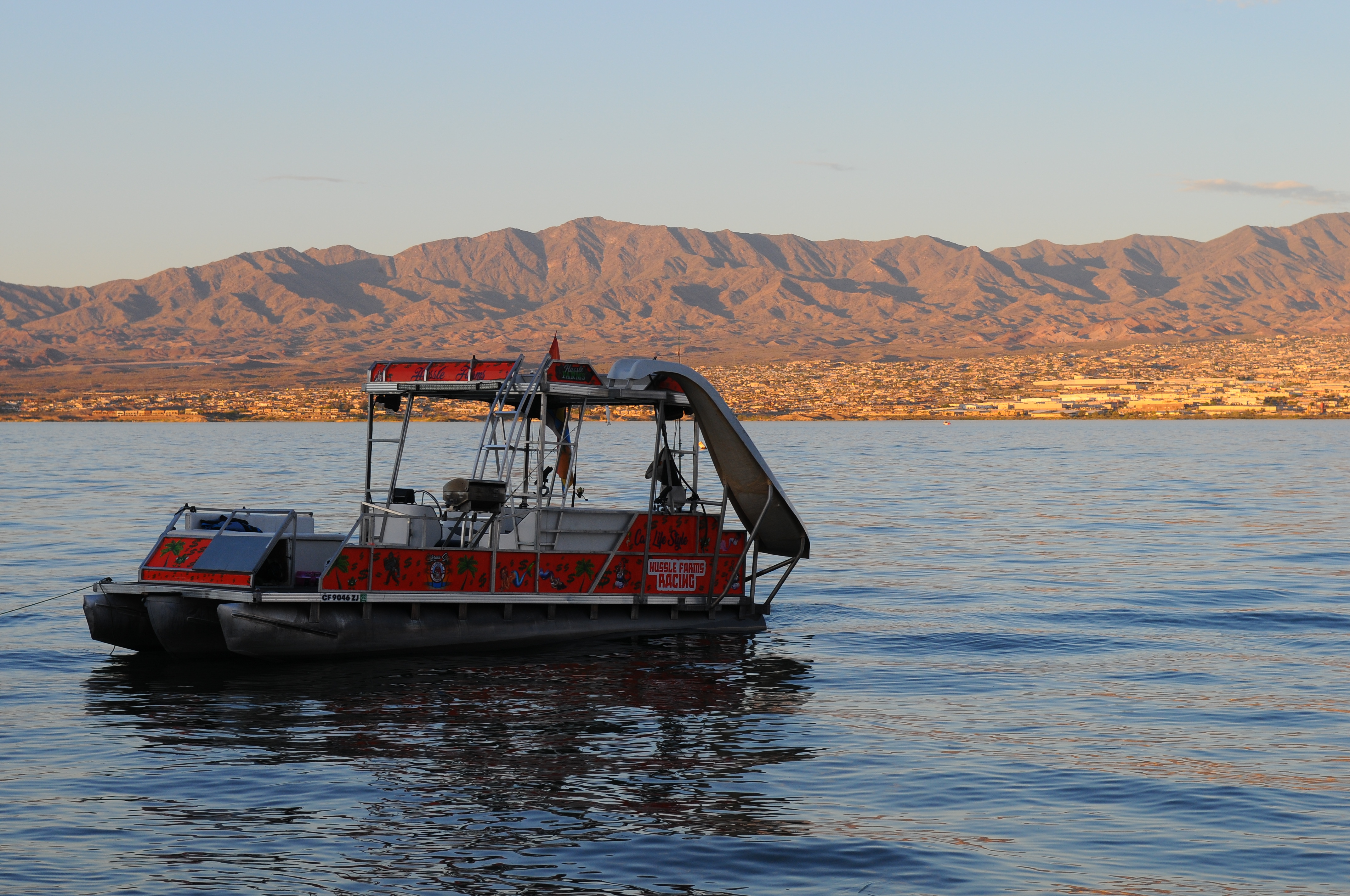 The family pontoon boat 