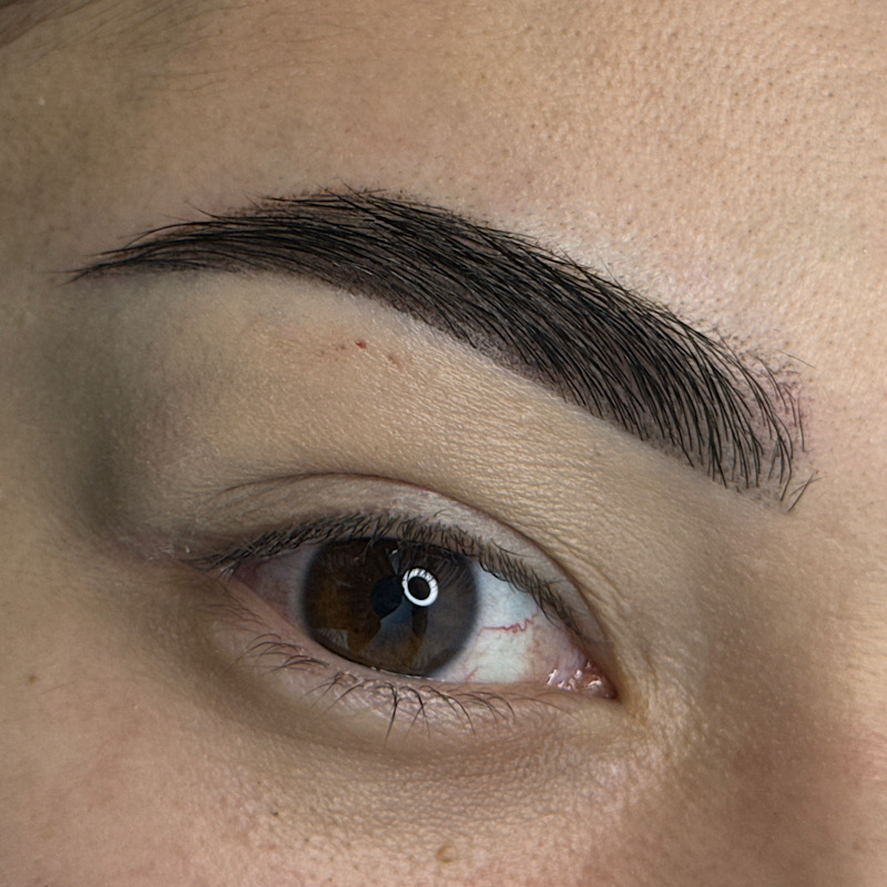 Perfilado y tinte de cejas
