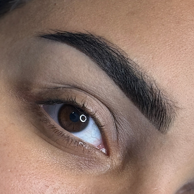 Perfilado de cejas y nutrición