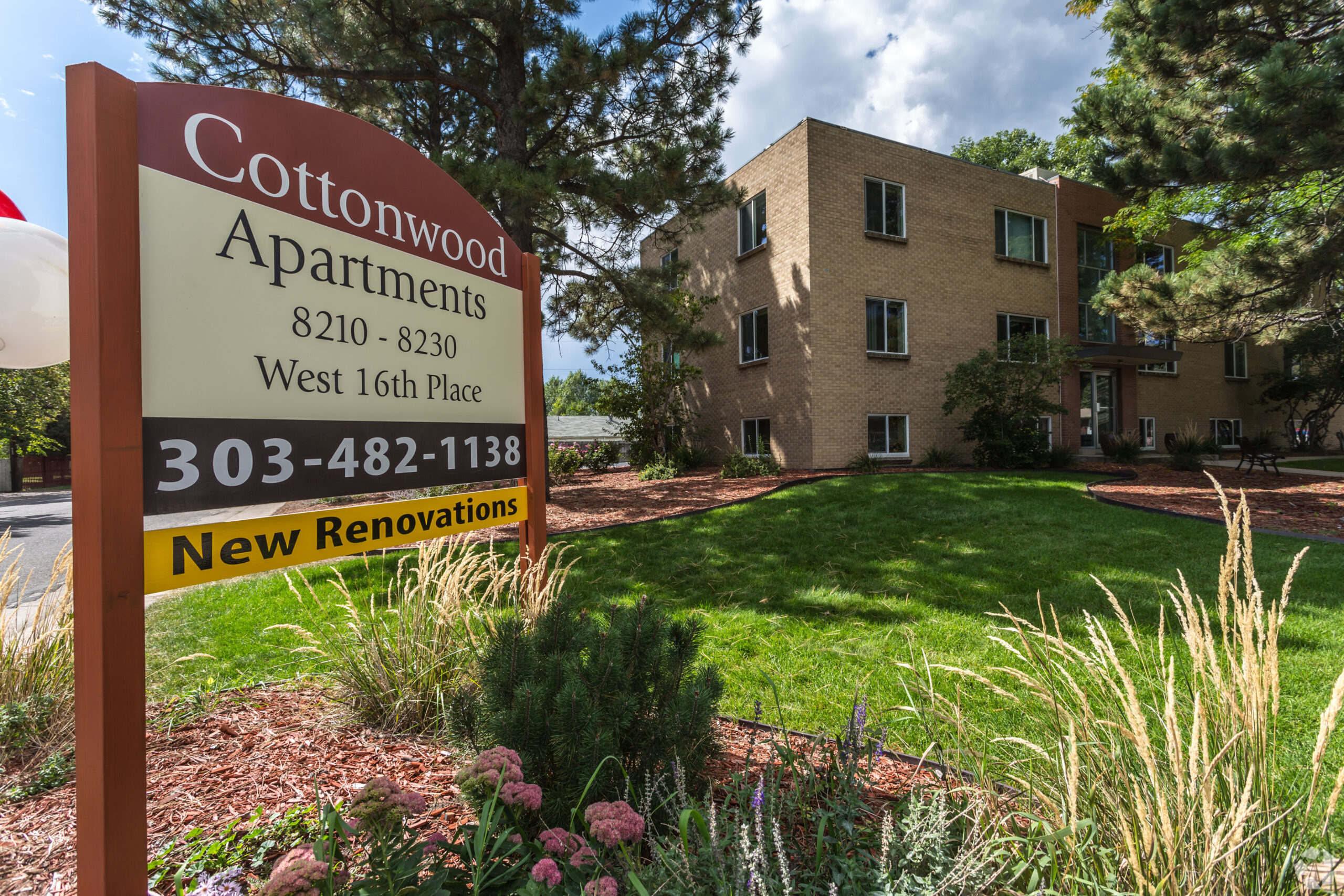 Cottonwood Apartments - Lakewood, CO