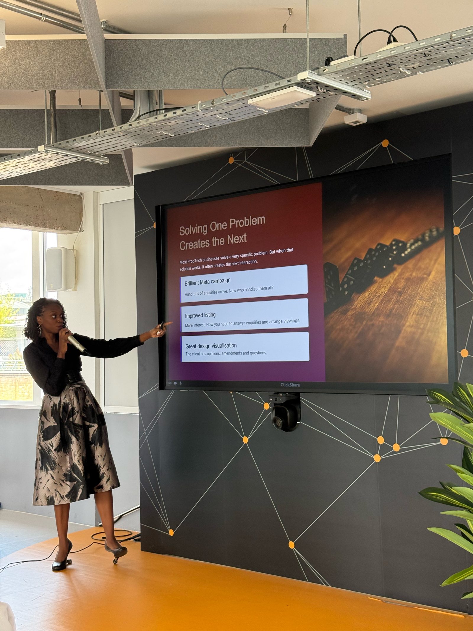Bisola Fasanya teaching an AI session at Geovation London