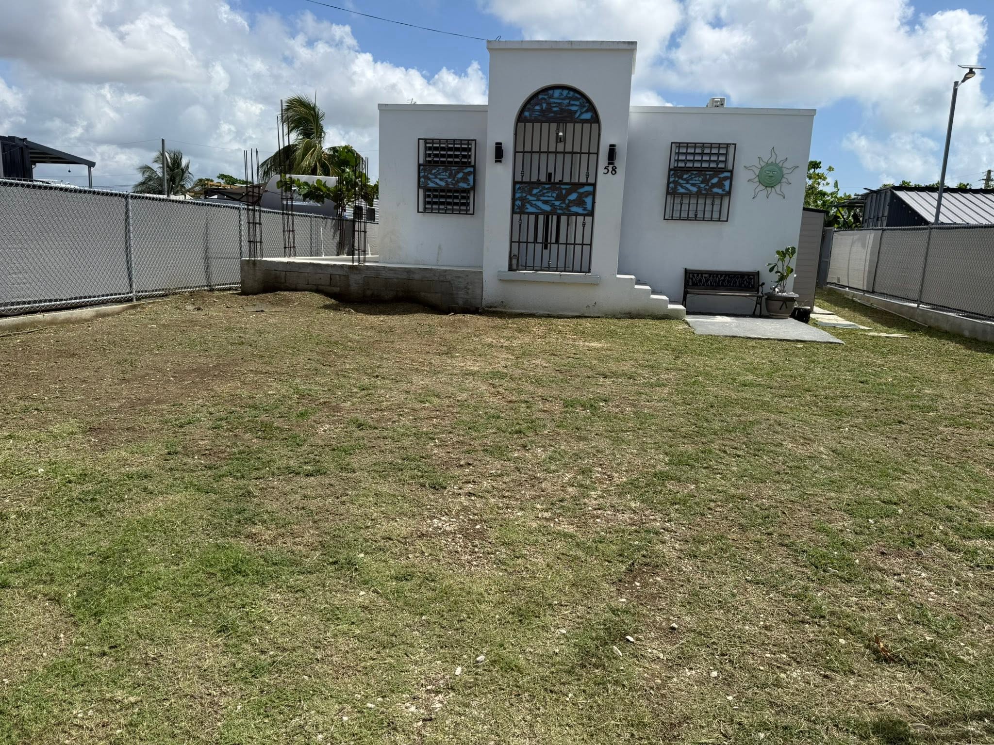 Proyecto de landscaping realizado por Ledey Lawn Care en Puerto Rico