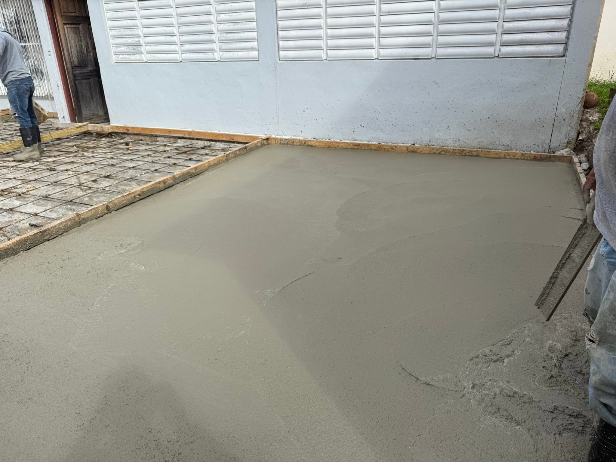 Piso exterior por Ledey Lawn Care