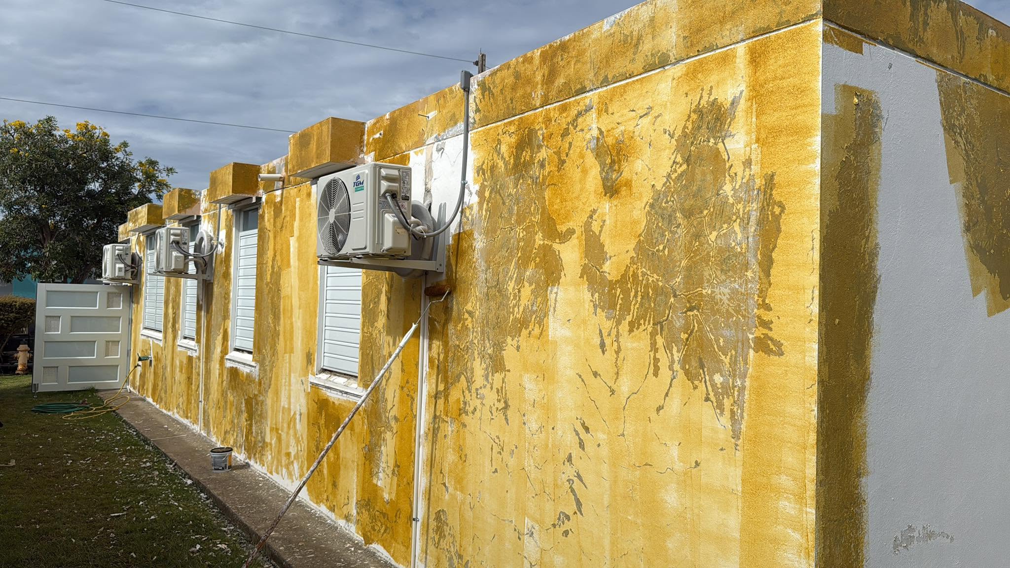 Pared antes del empanete por Ledey Lawn Care