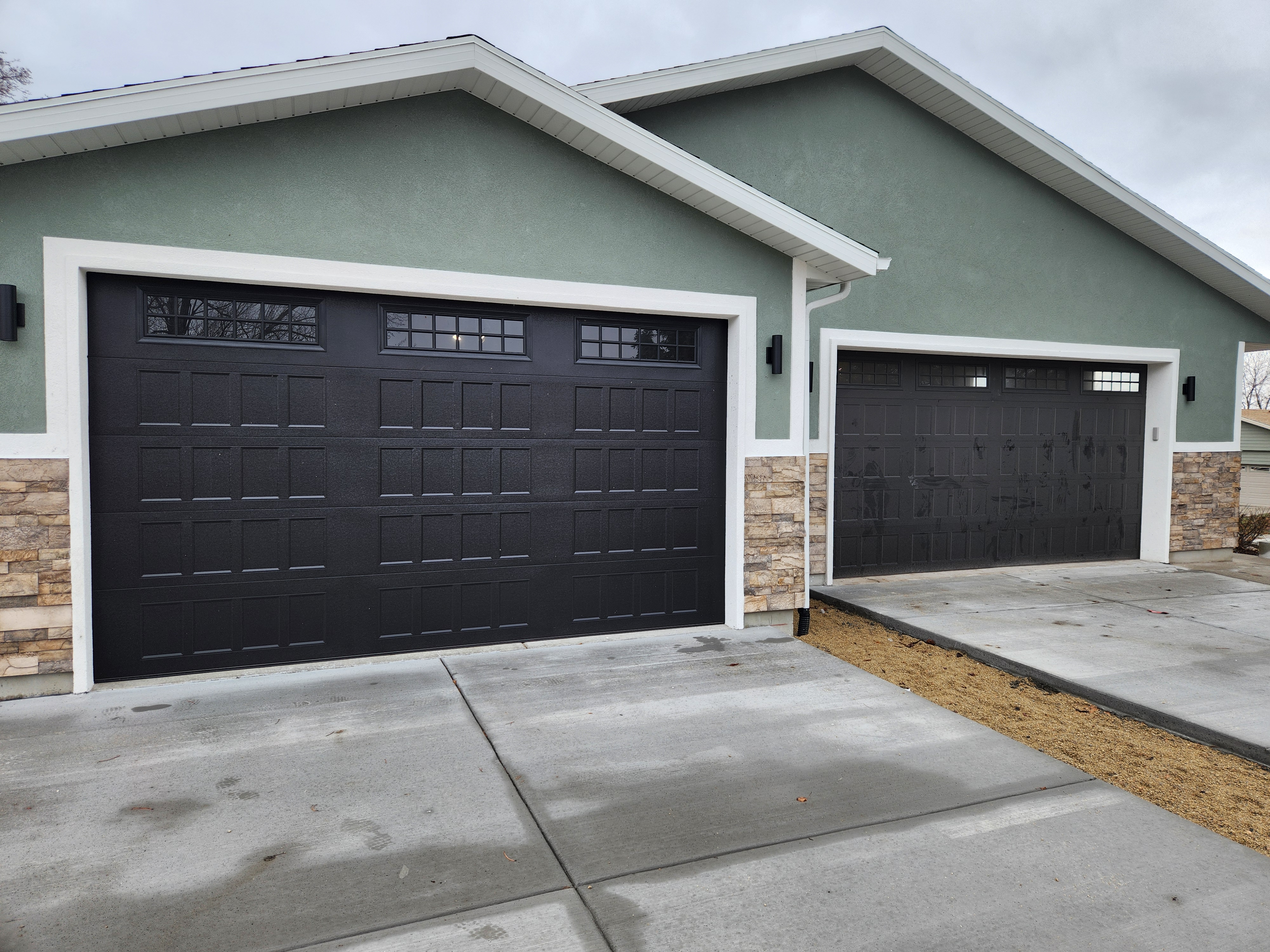 Contemporary aluminum garage door installation in Vineyard, Utah