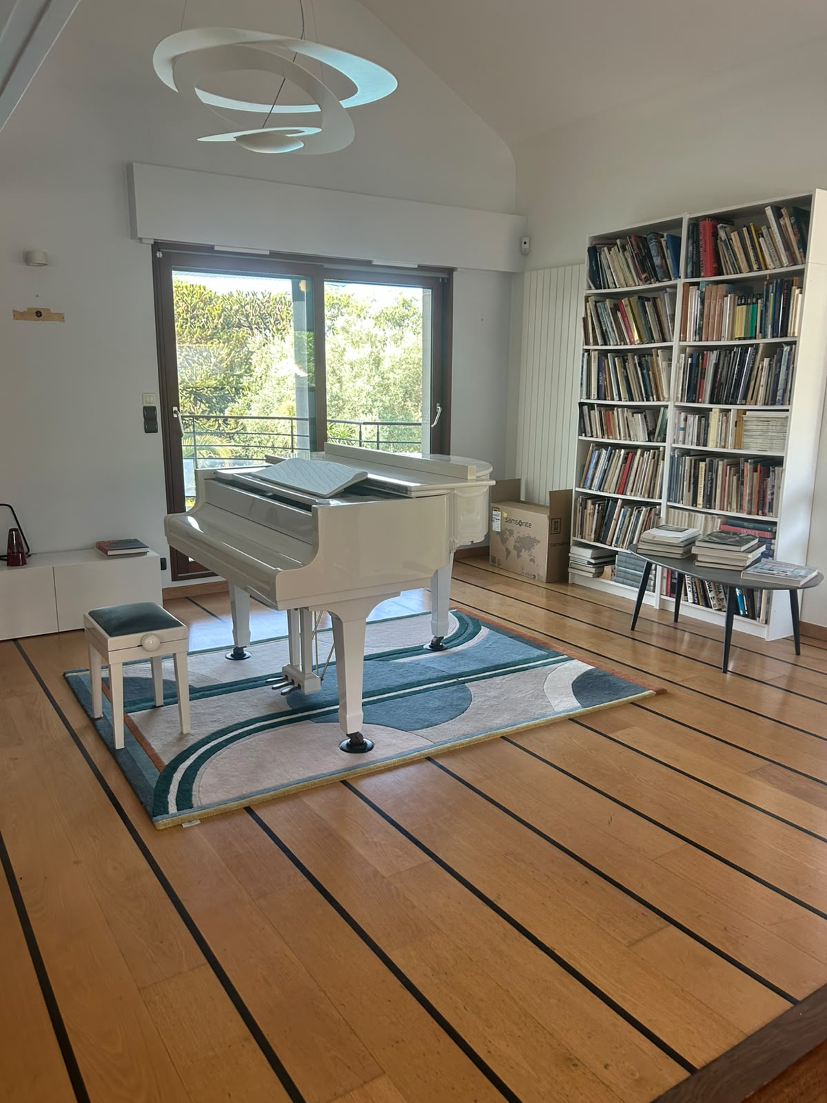 conciergerie résidence secondaire salon piano bibliothèque Morbihan
