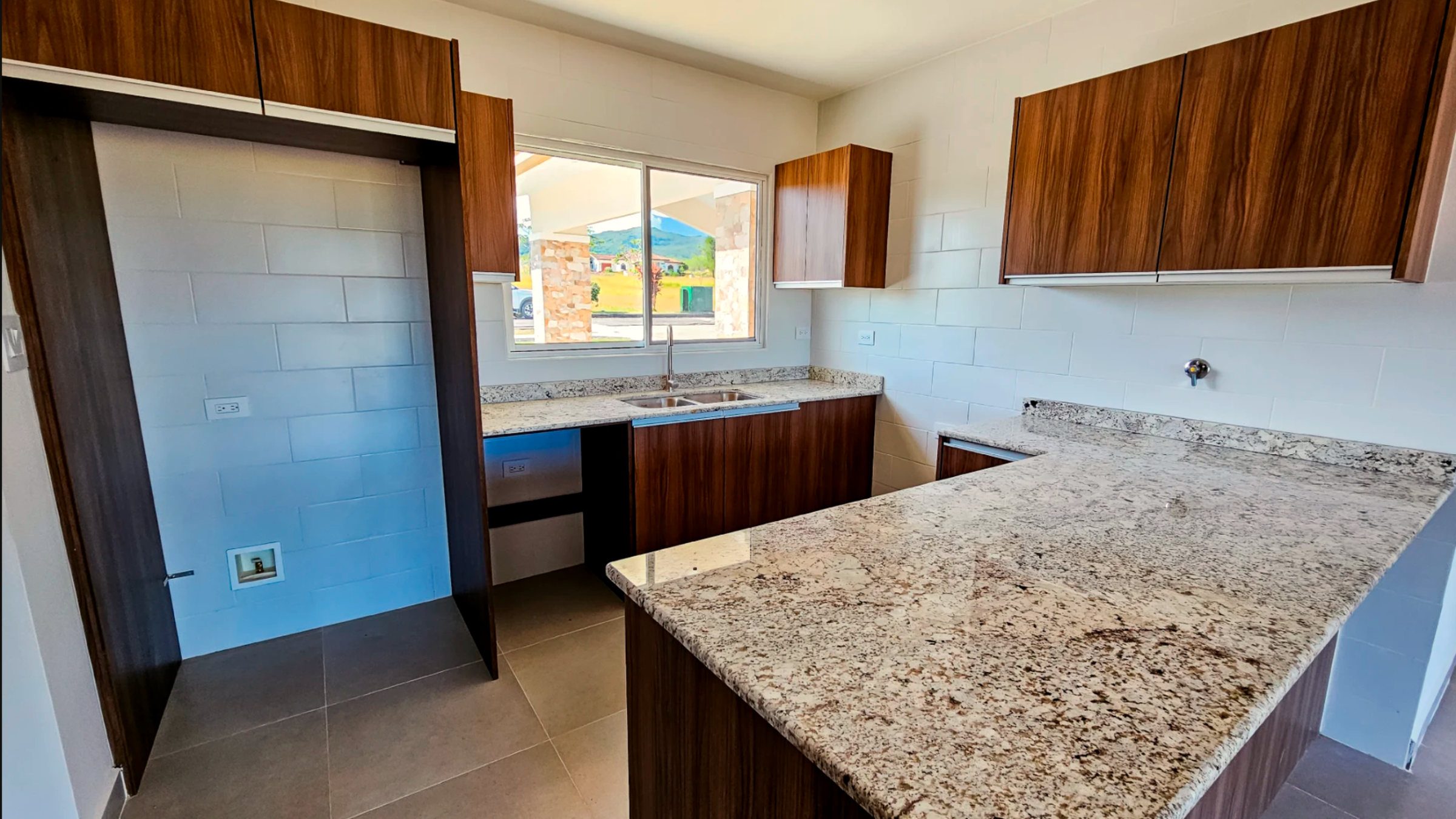 Cocina de residencia en Boquete Canyon Village