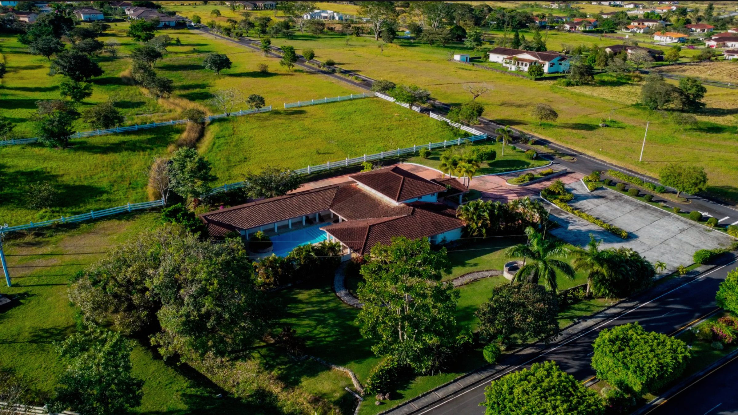 Vista aérea de áreas comunes de Boquete Canyon Village