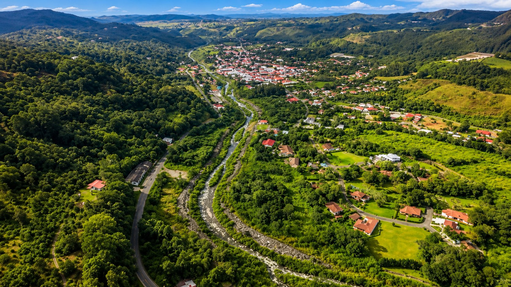 Vista aérea de Boquete y sus montañas