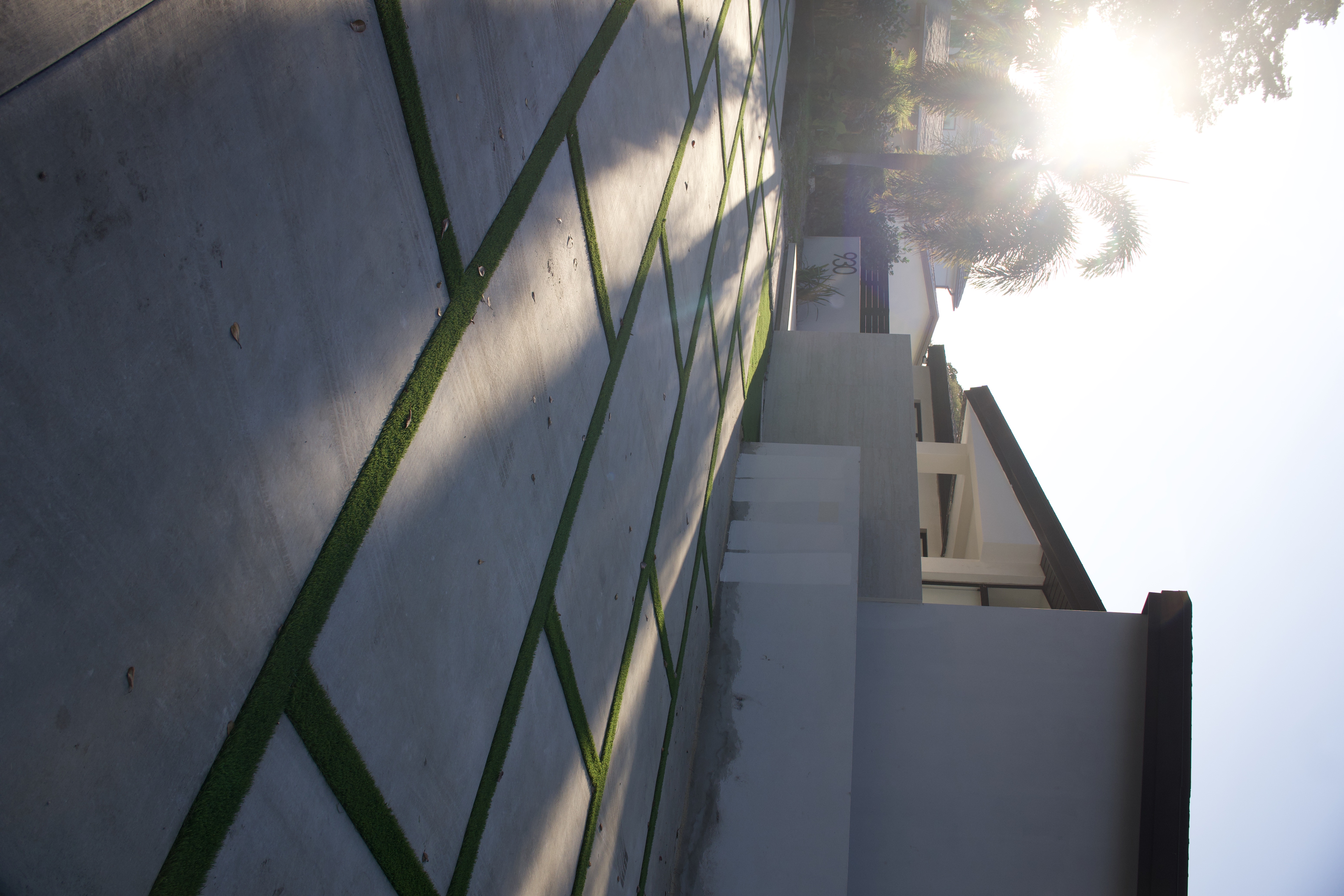 Cracked concrete driveway needing replacement in South Florida