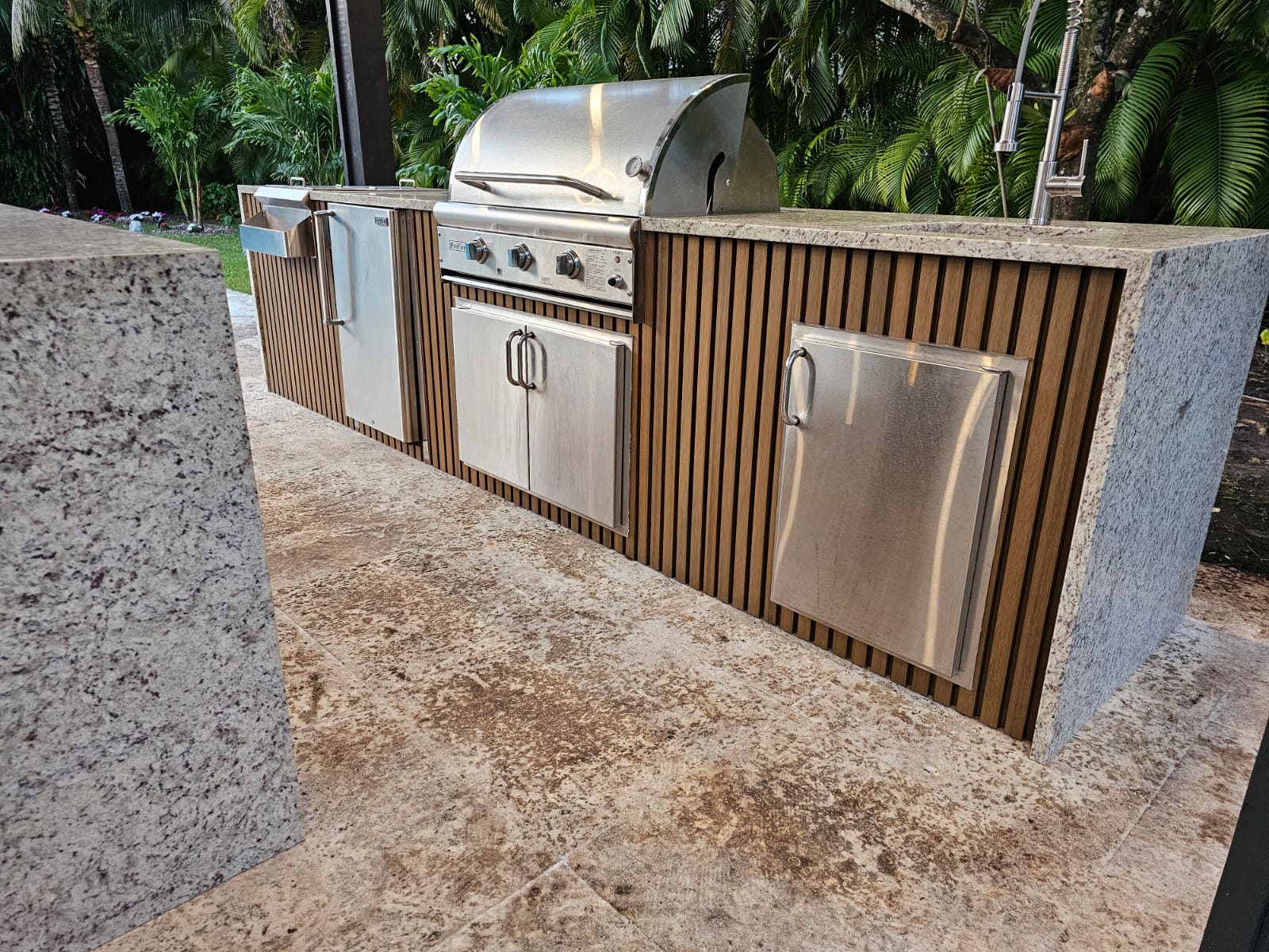 Outdoor kitchen pricing factors in Miami-Dade County