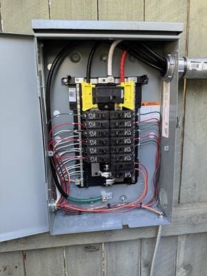 {{ custom_values.service_3 }} in {{custom_values.area_3})